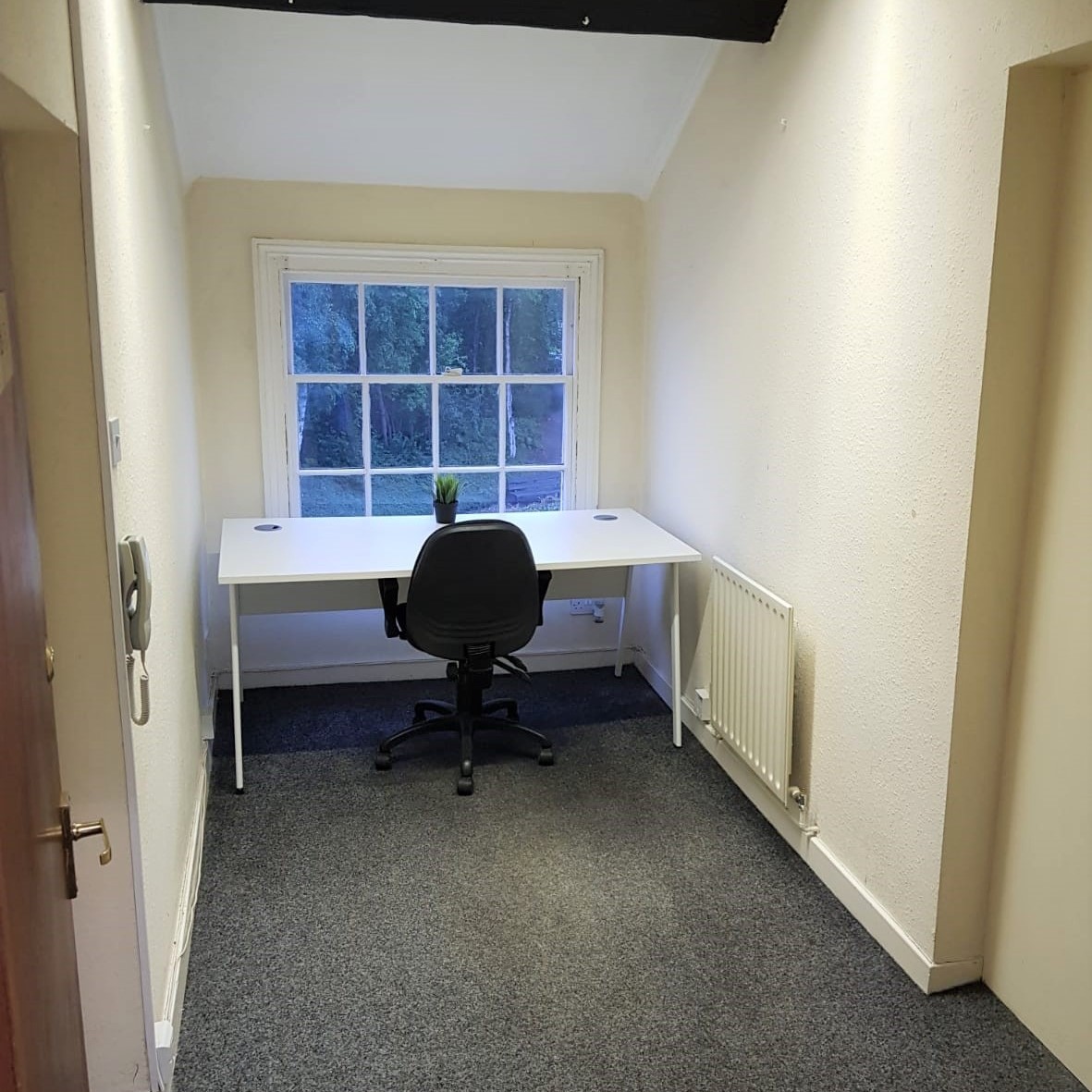 Office in Macclesfield - photo 2